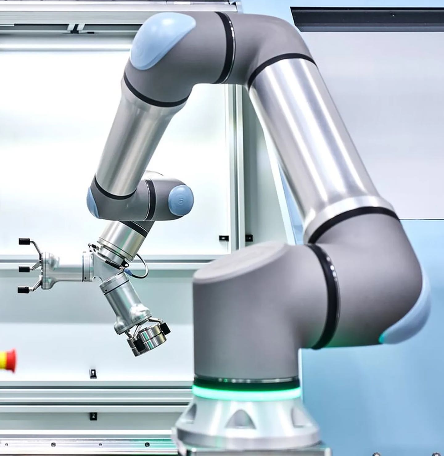 h-universal-robots-new-ur30-cobot-shown-here-with-two-tools-on-the-arm-can-lift-up-to-66-lbs-and-drive-high-torque-screws.jpg